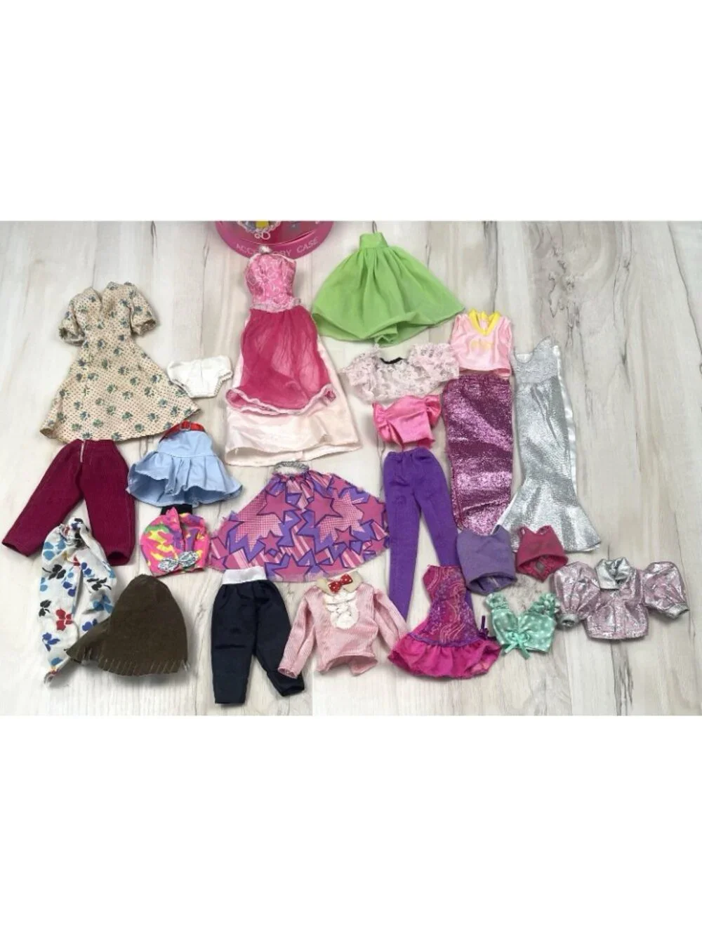 90s VTG 107pc Lot Mattel BARBIE CLOTHES & Accessories + 1991 Accessory Case